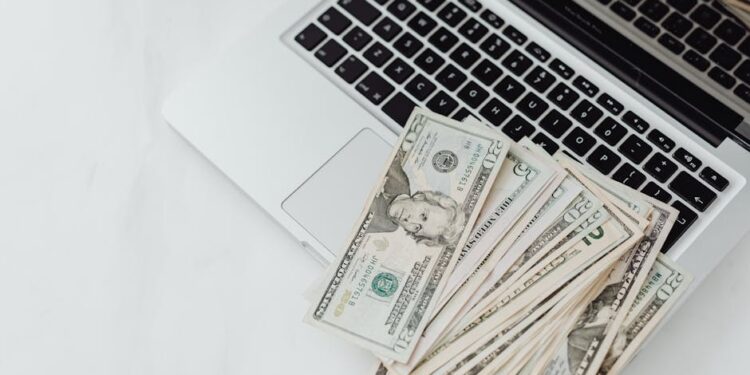 Featured image for: How to Budget With a Variable Income: A Guide for Freelancers and Gig Workers (Specific strategies for budgeting with irregular income. Cover calculating baseline income, prioritizing fixed expenses, creating a buffer fund, and using a modified zero-based or 'paycheck budgeting' approach.)