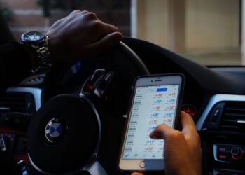 Featured image for: Round-Up Apps Compared: Acorns vs. Chime vs. Qapital (Compare the features, fees, and best use cases for popular round-up apps. Detail how each app's round-up mechanism works, investment options (if any), withdrawal rules, and which type of saver each app suits best.)