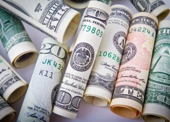 Featured image for: Zero-Based Budgeting: A Step-by-Step Guide to Giving Every Dollar a Job (A comprehensive guide to zero-based budgeting. Cover the setup process, how to allocate every dollar of income, track variable expenses, and conduct monthly 'zeroing out.' Contrast it with other methods and discuss its pros and cons.)